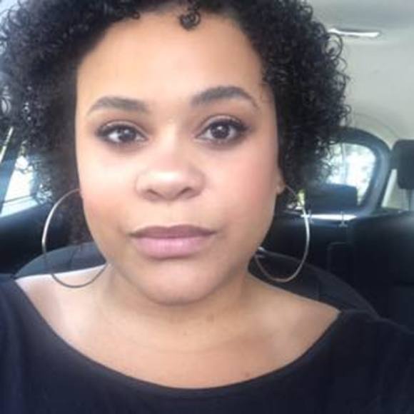 Meet your Posher, Laura - Picture 2 of 2